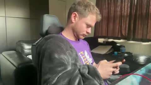 _stevie___ online show from April 2026 03:17:02 PM