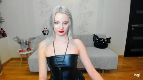 Marie online show from January 2025 01:03:02 PM