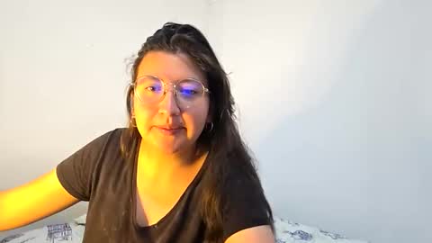 Snapshot of _sweet_melodyy chatting on May 2026 10:40:02 PM _sweet_melodyy online show from May 2026 10:40:02 PM
