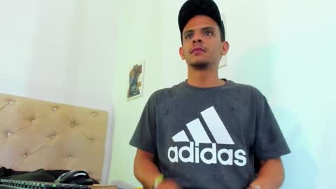 Snapshot of _tarek_ chatting on October 2025 08:42:02 PM _tarek_ online show from October 2025 08:42:02 PM