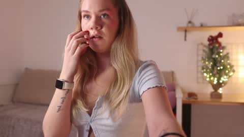 Annie online show from December 2024 01:42:01 AM