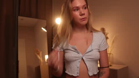 Annie online show from February 2025 01:19:01 AM