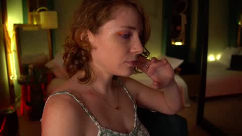 Evi online show from February 2025 10:09:02 PM