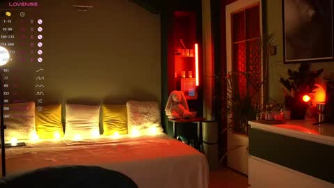 Evi online show from April 2026 06:10:01 PM