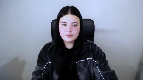 Snapshot of _trisha_li chatting on October 2025 11:53:02 AM Trisha online show from October 2025 11:53:02 AM