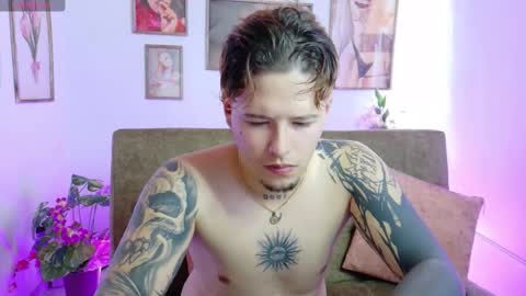 _tyleer_ online show from October 2025 05:21:02 PM