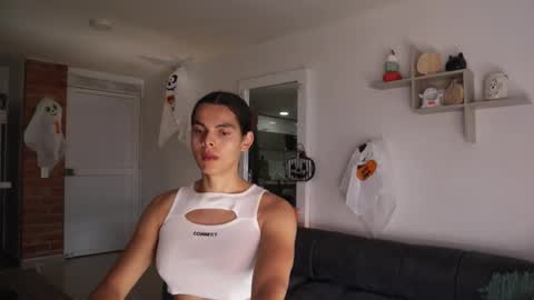 Anastasia Vahos online show from October 2025 05:25:02 PM