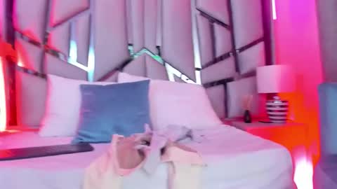 Snapshot of _valeria_saenz_ chatting on December 2025 03:34:02 AM _valeria_saenz_ online show from December 2025 03:34:02 AM