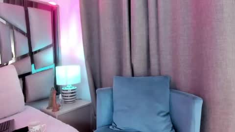 Snapshot of _valeria_saenz_ chatting on May 2026 03:44:01 AM _valeria_saenz_ online show from May 2026 03:44:01 AM