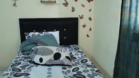 Snapshot of _victoriia_971 chatting on October 2025 12:01:02 PM _victoriia_971 online show from October 2025 12:01:02 PM