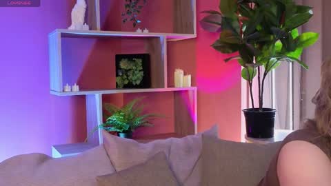 _watchmesmile_ online show from May 2026 03:45:02 AM