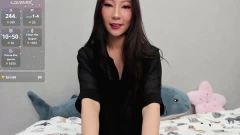 Snapshot of _yuriko chatting on November 2025 12:53:02 AM Mia online show from November 2025 12:53:02 AM