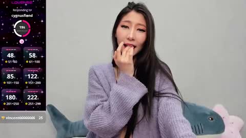 Snapshot of _yuriko chatting on December 2025 12:42:01 AM Mia online show from December 2025 12:42:01 AM