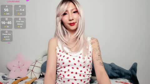 Snapshot of _yuriko chatting on May 2026 10:41:02 PM Mia online show from May 2026 10:41:02 PM