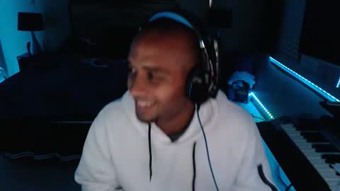 a4orce online show from October 2025 01:19:02 AM