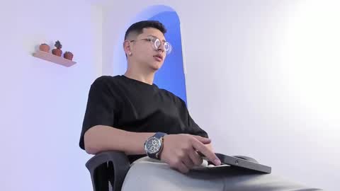 alejo online show from February 2025 08:00:02 PM