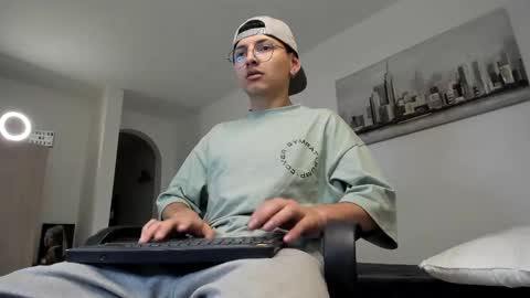 alejo online show from March 2025 06:00:02 AM