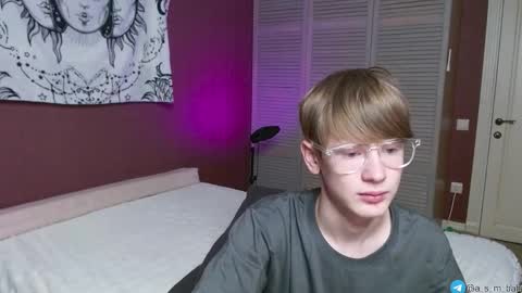 Kris Michael online show from September 2025 08:11:02 PM