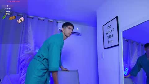 Snapshot of aa_xel chatting on September 2025 01:42:02 AM Axel online show from September 2025 01:42:02 AM