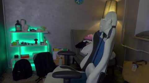 Alex online show from February 2025 04:59:02 AM