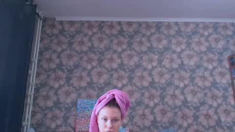 Snapshot of aalicebubble chatting on April 2026 12:28:02 PM Alice online show from April 2026 12:28:02 PM