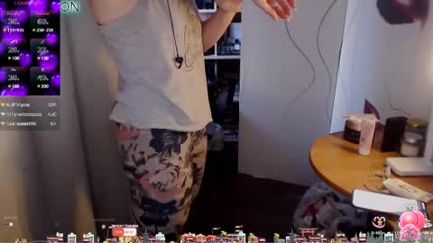 Snapshot of aamazingjoi chatting on February 2025 10:33:02 AM Katie online show from February 2025 10:33:02 AM