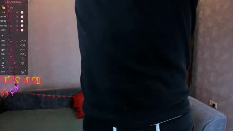 Snapshot of aaron_bang chatting on April 2026 10:01:01 PM Aaron Bang online show from April 2026 10:01:01 PM