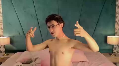 Snapshot of aaron_eze chatting on September 2025 09:47:02 PM Aaron Ezequiel online show from September 2025 09:47:02 PM
