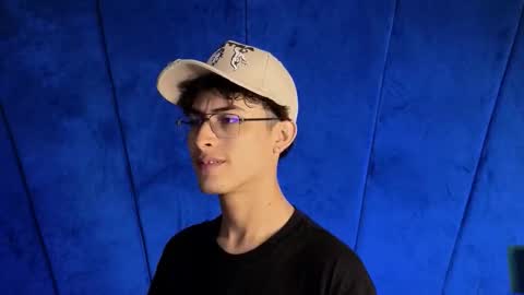 Snapshot of aaron_eze chatting on September 2025 10:43:01 PM Aaron Ezequiel online show from September 2025 10:43:01 PM