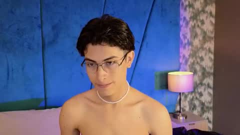 Snapshot of aaron_eze chatting on September 2025 09:15:02 PM Aaron Ezequiel online show from September 2025 09:15:02 PM