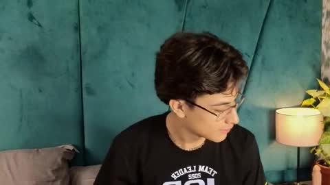 Snapshot of aaron_eze chatting on September 2025 10:01:02 PM Aaron Ezequiel online show from September 2025 10:01:02 PM