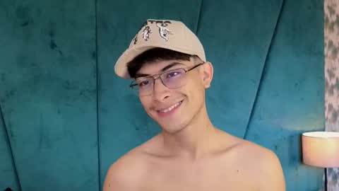 Snapshot of aaron_eze chatting on September 2025 08:46:01 PM Aaron Ezequiel online show from September 2025 08:46:01 PM