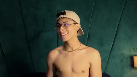 Snapshot of aaron_eze chatting on October 2025 09:24:01 PM Aaron Ezequiel online show from October 2025 09:24:01 PM