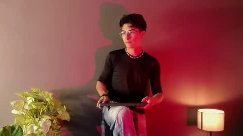 Aaron Ezequiel online show from November 2025 01:39:01 AM