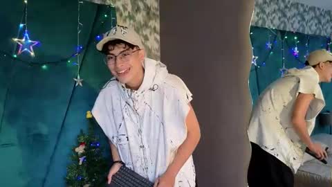 Aaron Ezequiel online show from December 2025 08:38:01 PM