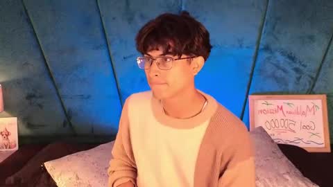 Aaron Ezequiel online show from May 2026 12:33:01 PM