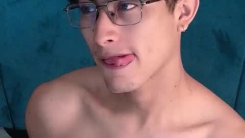Aaron Ezequiel online show from May 2026 02:33:02 PM