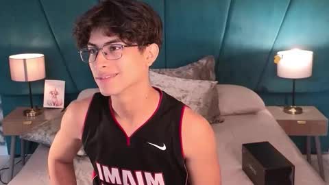 Aaron Ezequiel online show from May 2026 12:37:02 PM