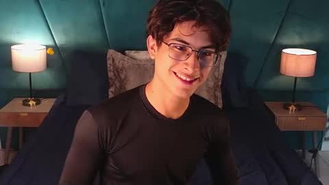 Aaron Ezequiel online show from May 2026 08:10:02 PM