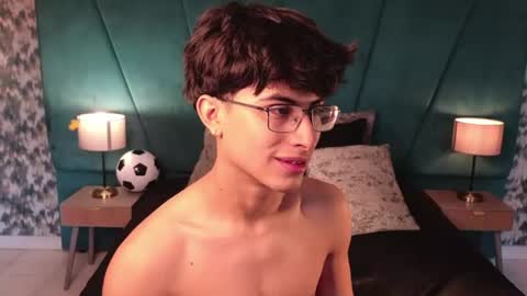 Aaron Ezequiel online show from June 2026 01:13:01 PM