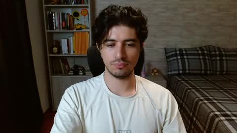 Snapshot of aaron_paul_ chatting on April 2026 09:39:33 PM Aaron online show from April 2026 09:39:33 PM