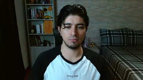 Snapshot of aaron_paul_ chatting on April 2026 06:54:02 PM Aaron online show from April 2026 06:54:02 PM