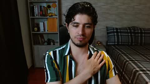 Snapshot of aaron_paul_ chatting on April 2026 06:53:02 PM Aaron online show from April 2026 06:53:02 PM