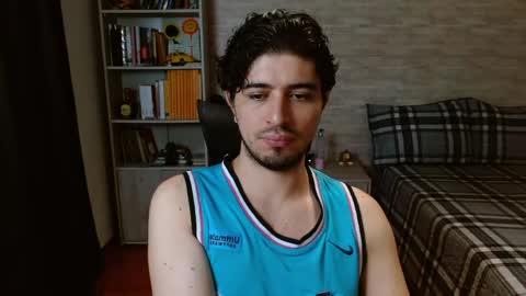 Snapshot of aaron_paul_ chatting on April 2026 06:32:01 PM Aaron online show from April 2026 06:32:01 PM