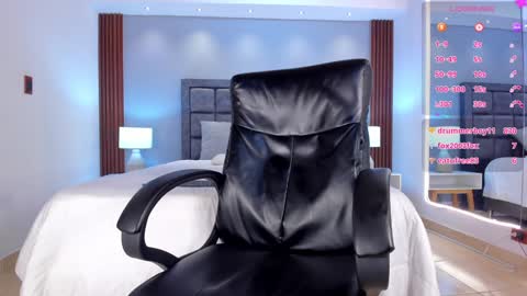 Snapshot of aaron_whitee chatting on December 2024 03:38:02 AM Aaron online show from December 2024 03:38:02 AM