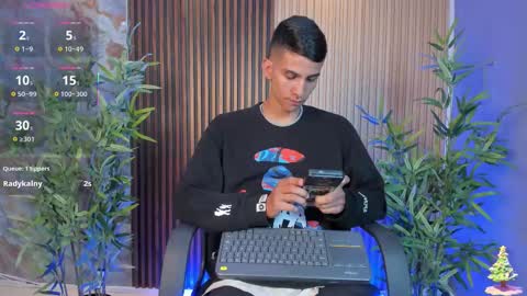 Snapshot of aaron_whitee chatting on December 2025 12:44:02 PM Aaron online show from December 2025 12:44:02 PM