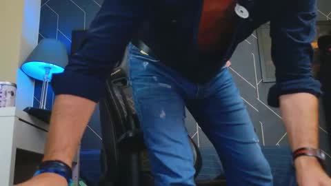 Aaron online show from September 2025 03:06:02 AM