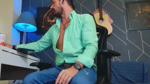 Aaron online show from September 2025 06:37:01 AM