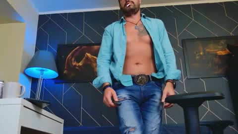 Aaron online show from September 2025 07:16:01 PM