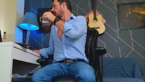 Aaron online show from September 2025 05:44:02 AM